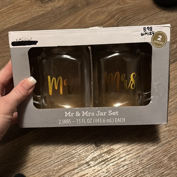 Mr and Mrs mason jars - Picture 2 of 2